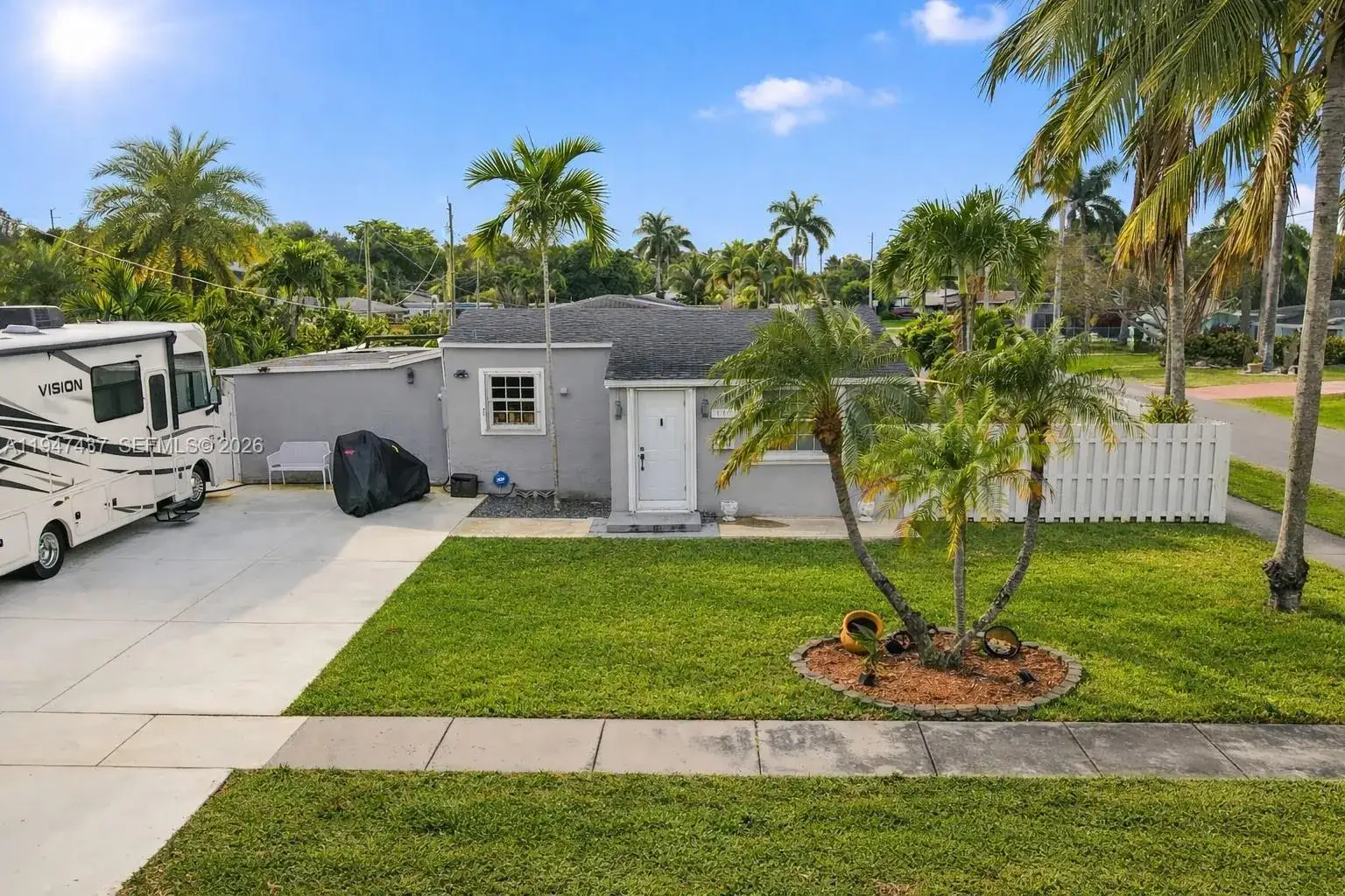 2 bedroom 1 bath Residential for sale at 117 SW 6th St, Hallandale Beach FL 33009