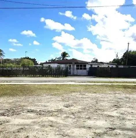3 bedroom 2 bath Residential for sale at 14200 Carver Dr, Miami FL 33176