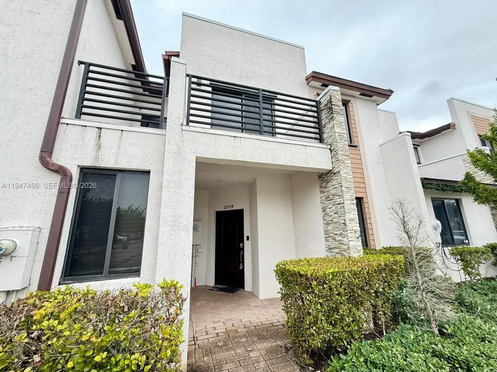 3 bedroom 3 bath Residential Lease for rent at 20714 NE 5th Ct # 20714, Miami FL 33179