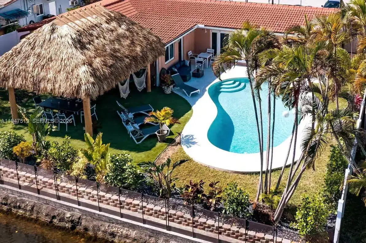 3 bedroom 2 bath Residential for sale at 4420 NE 15th Ave, Oakland Park FL 33334