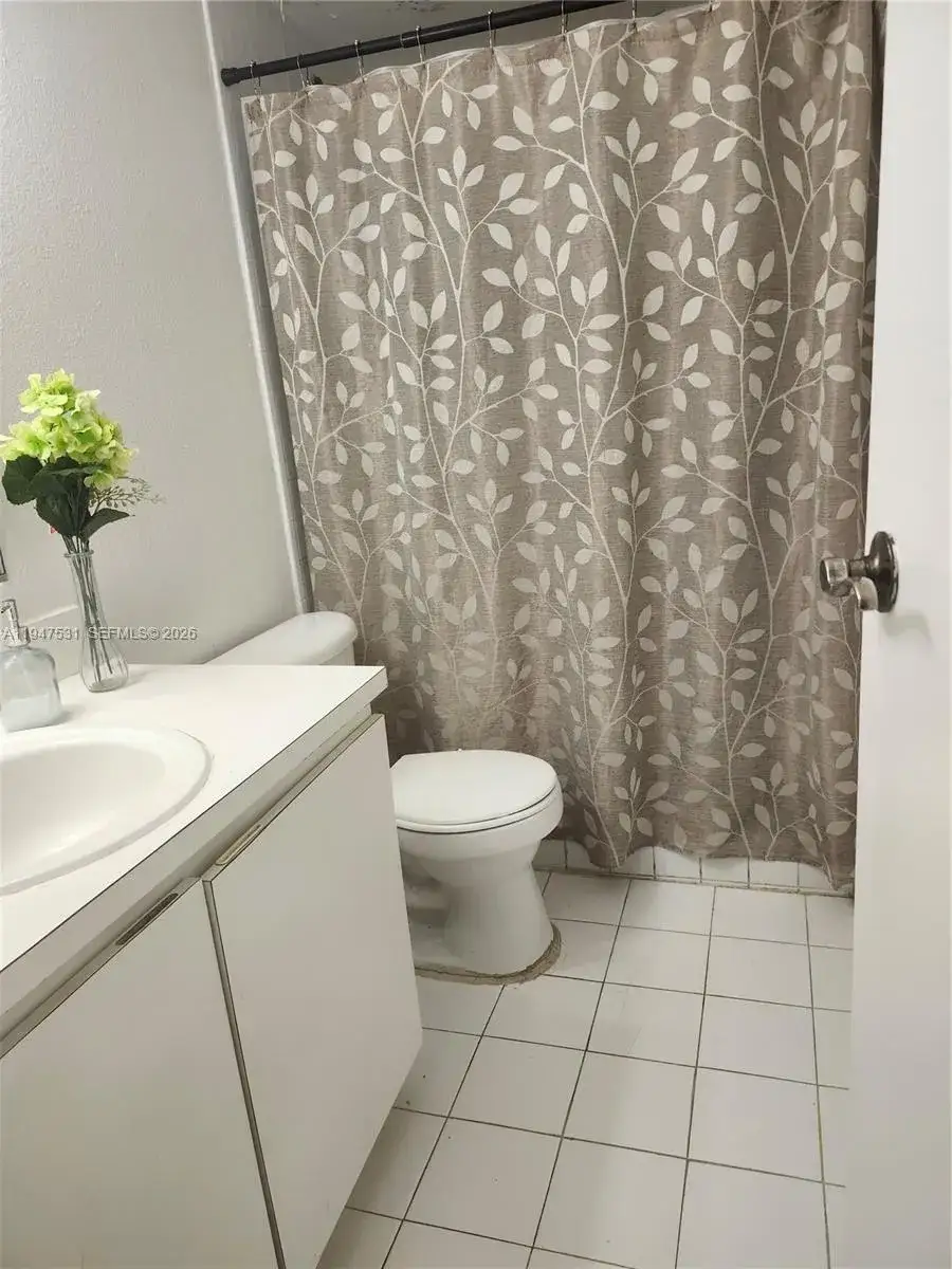 2 bedroom 2 bath Residential Lease for rent at 17901 NW 68th Ave # T103, Hialeah FL 33015