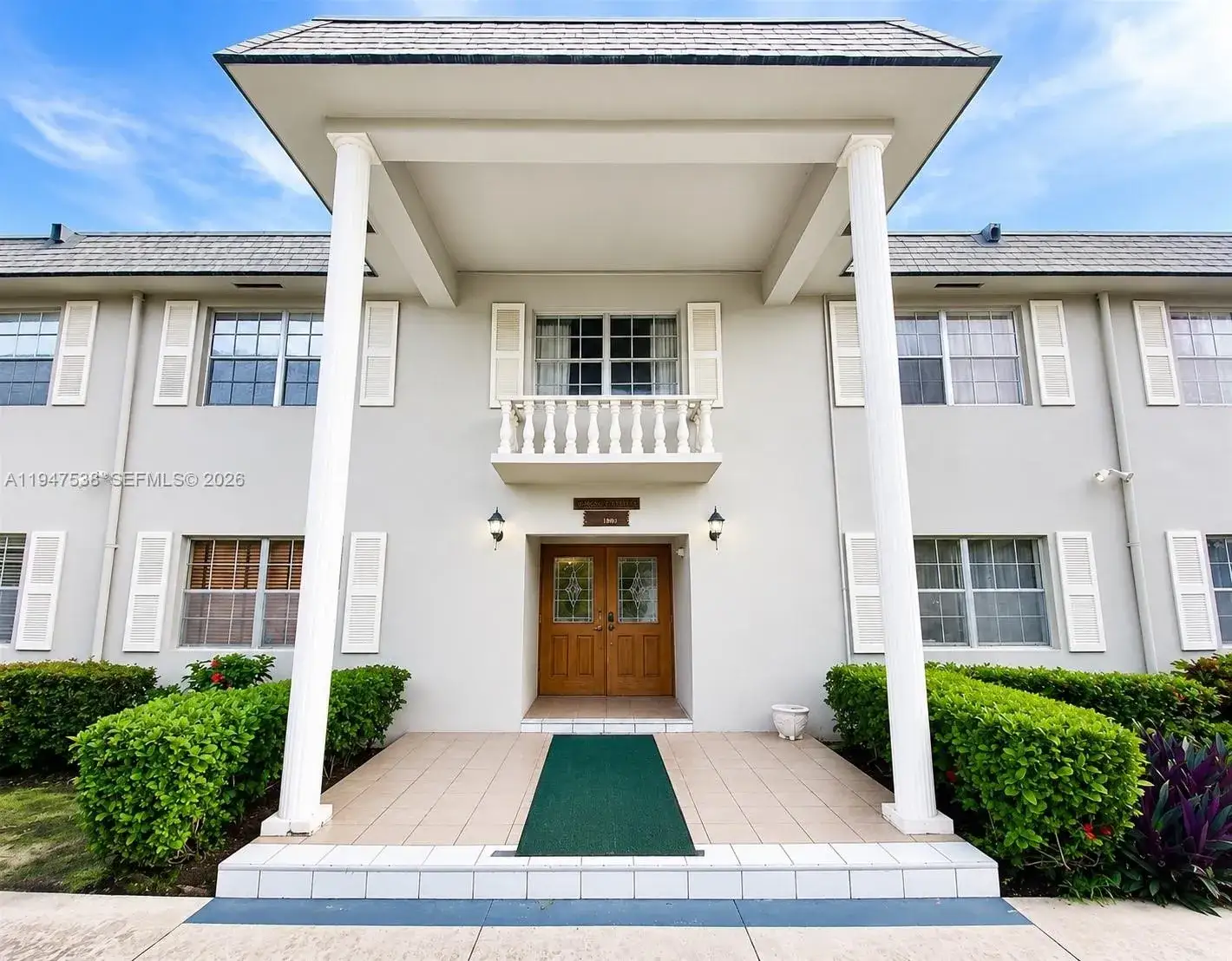 1 bedroom 1 bath Residential for sale at 1520 Mckinley St # 216E, Hollywood FL 33020