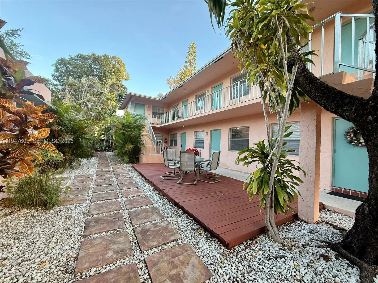 1 bedroom 1 bath Residential Lease for rent at 10 SE 9th Ave # 6, Fort Lauderdale FL 33301
