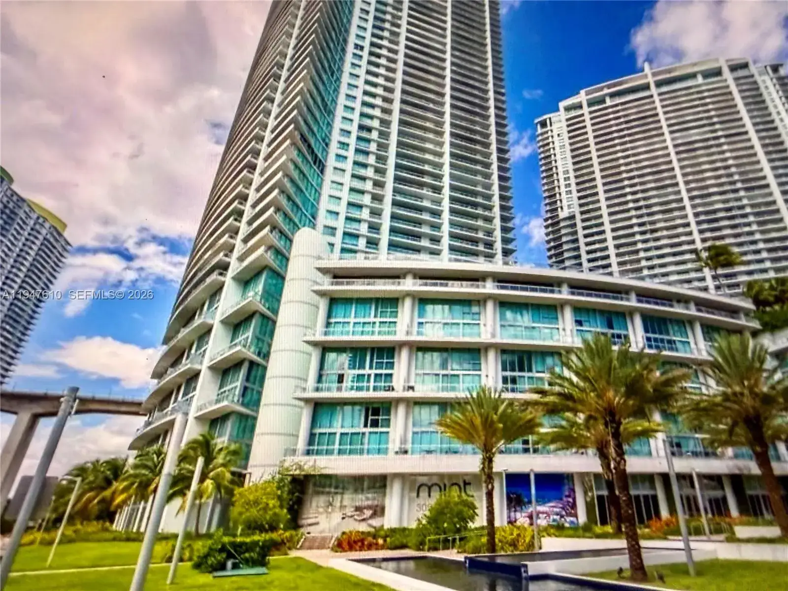 1 bedroom 1 bath Residential for sale at 92 SW 3rd St # 4709, Miami FL 33130
