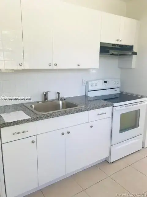 2 bedroom 1 bath Residential Lease for rent at 752 NW 3rd Ct # 2, Hallandale Beach FL 33009