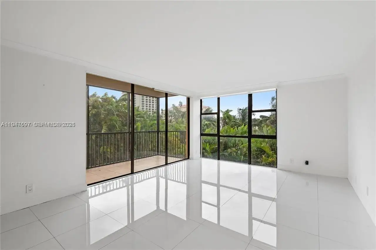 2 bedroom 2 bath Residential Lease for rent at 20335 W Country Club Dr # 209, Aventura FL 33180