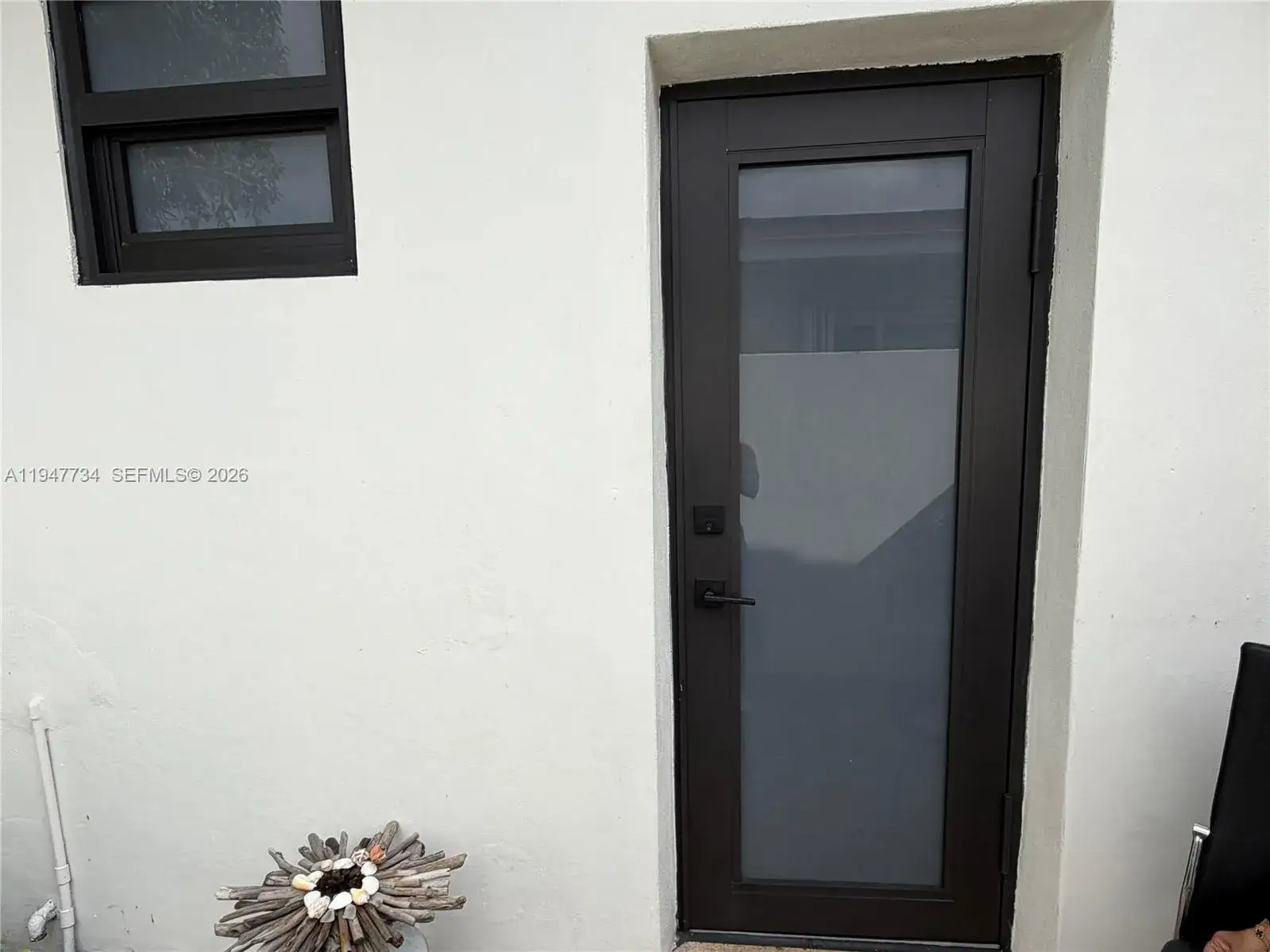 1 bedroom 1 bath Residential Lease for rent at 673 W 60th St # B, Hialeah FL 33012