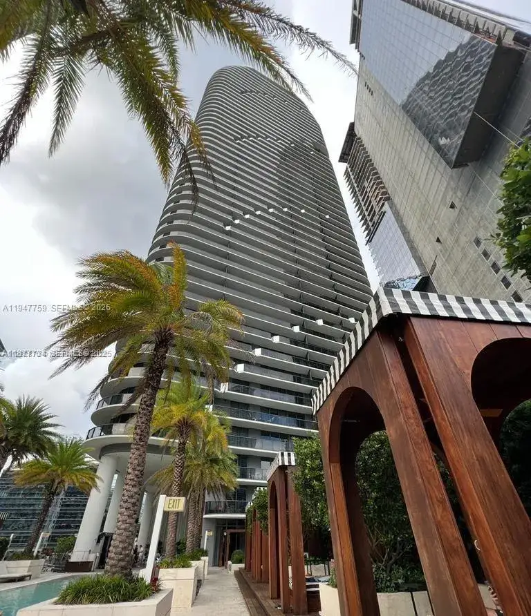 3 bedroom 3 bath Residential Lease for rent at 801 S Miami Ave # 1804, Miami FL 33130