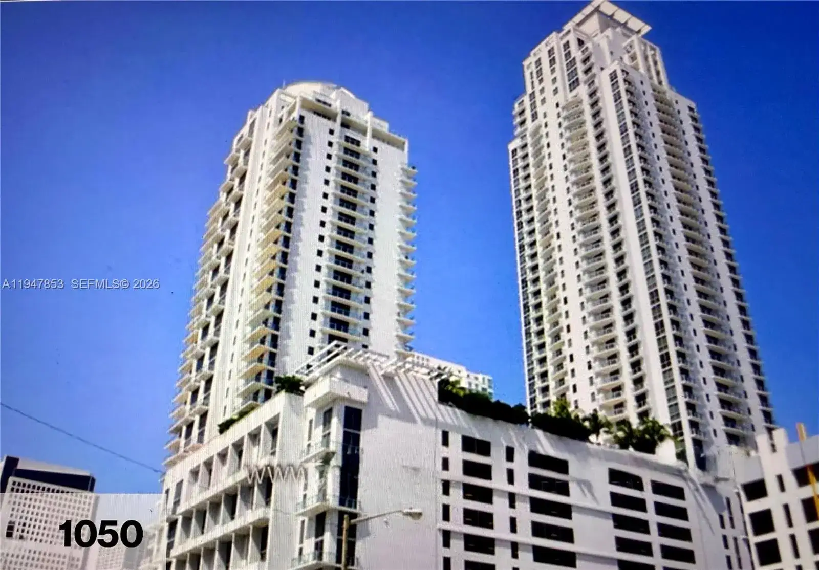 1 bedroom 1 bath Residential for sale at 1050 Brickell Ave # 1816, Miami FL 33131