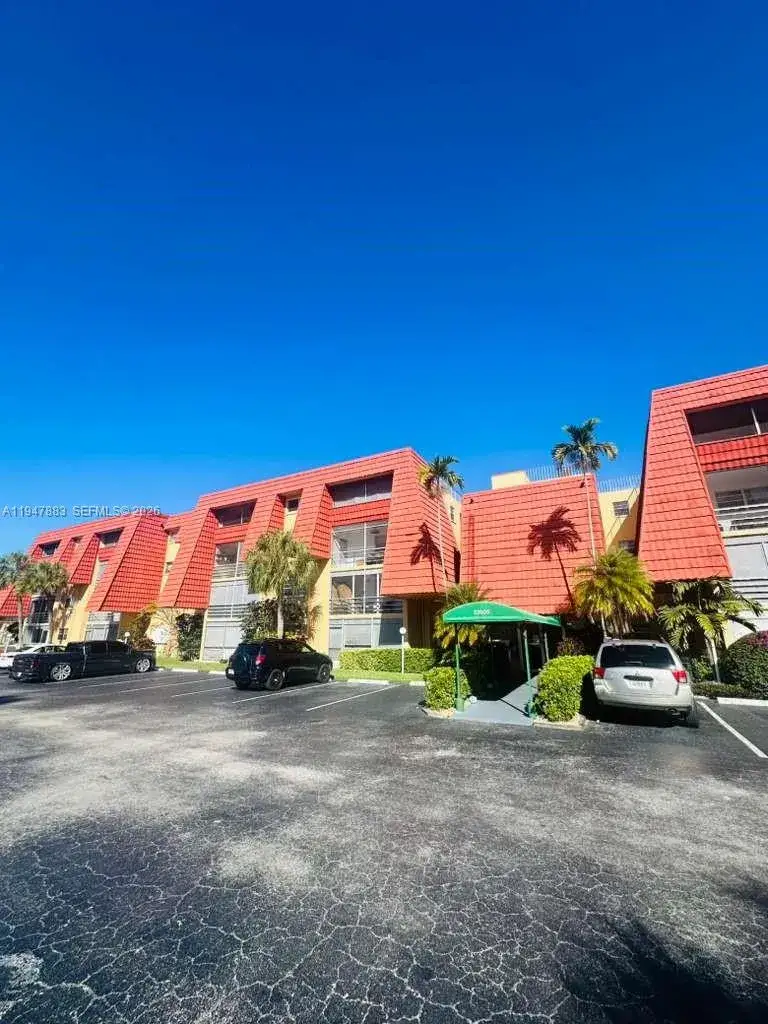 1 bedroom 1 bath Residential for sale at 22605 SW 66th Ave # 409, Boca Raton FL 33428