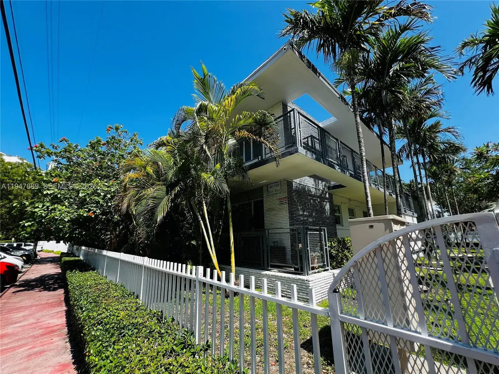 2 bedroom 1 bath Residential Lease for rent at 946 Bay Dr # 2, Miami Beach FL 33141