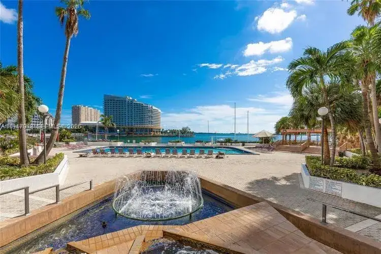 3 bedroom 2 bath Residential Lease for rent at 801 Brickell Bay Dr # 764, Miami FL 33131