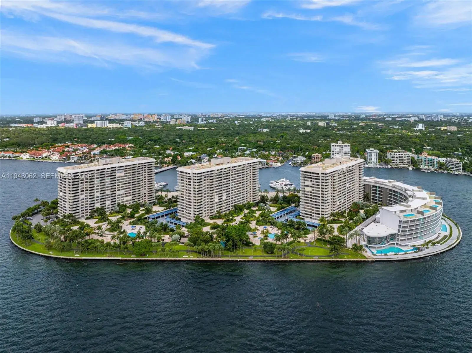 3 bedroom 3 bath Residential Lease for rent at 3 Grove Isle Dr # C605, Miami FL 33133