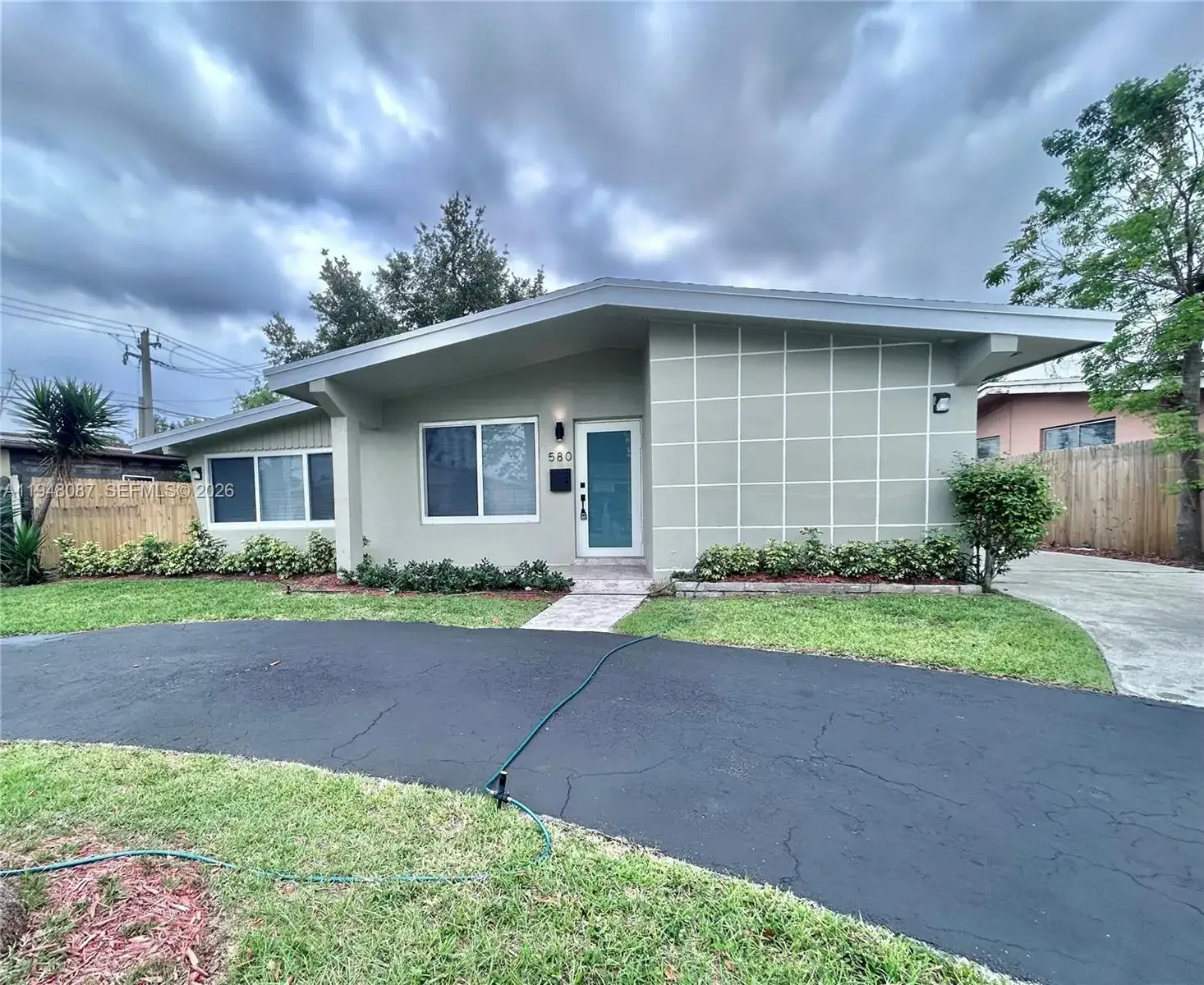 2 bedroom 1 bath Residential Lease for rent at 580 NE 177th St # 0, North Miami Beach FL 33162