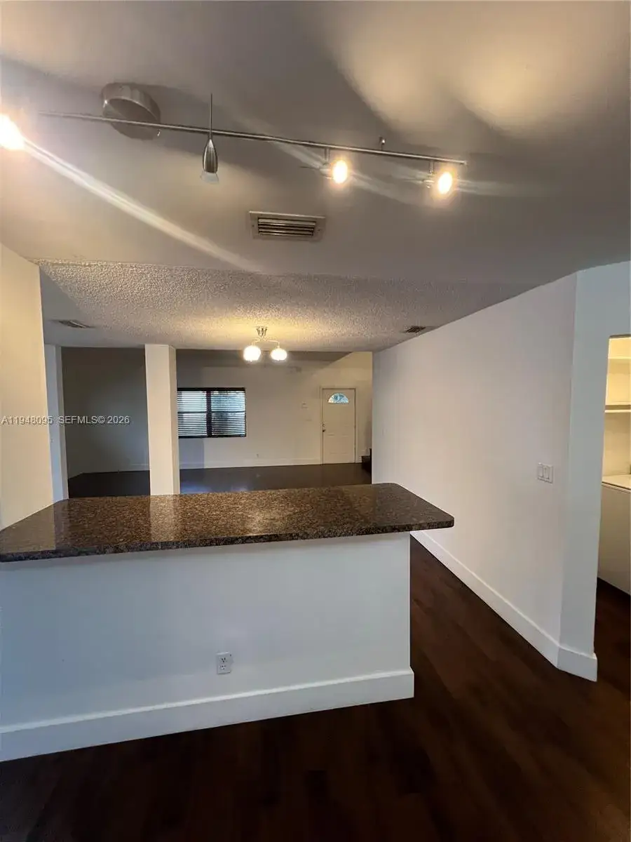 3 bedroom 2 bath Residential for sale at 561 Racquet Club Rd # 21, Weston FL 33326