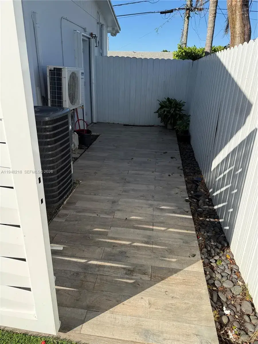 1 bedroom 1 bath Residential Lease for rent at 15740 SW 102nd Pl # 0, Miami FL 33157