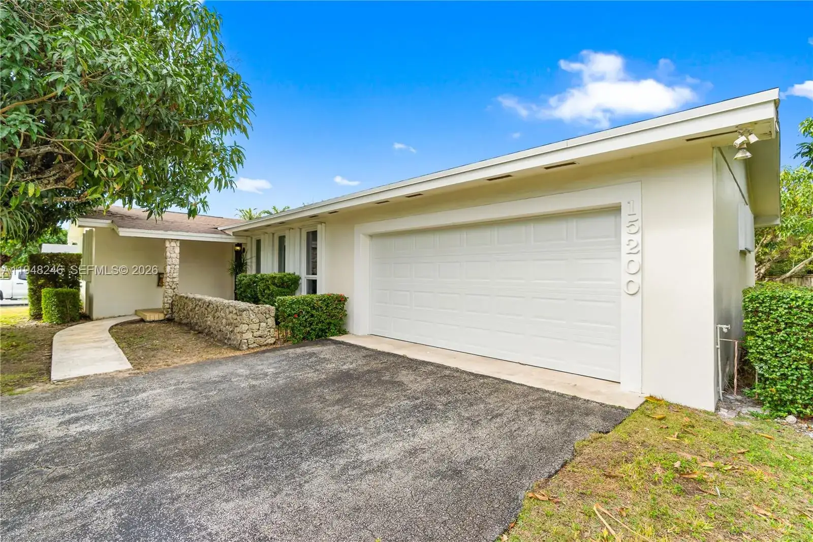 4 bedroom 3 bath Residential for sale at 15200 SW 84th Ave, Palmetto Bay FL 33157