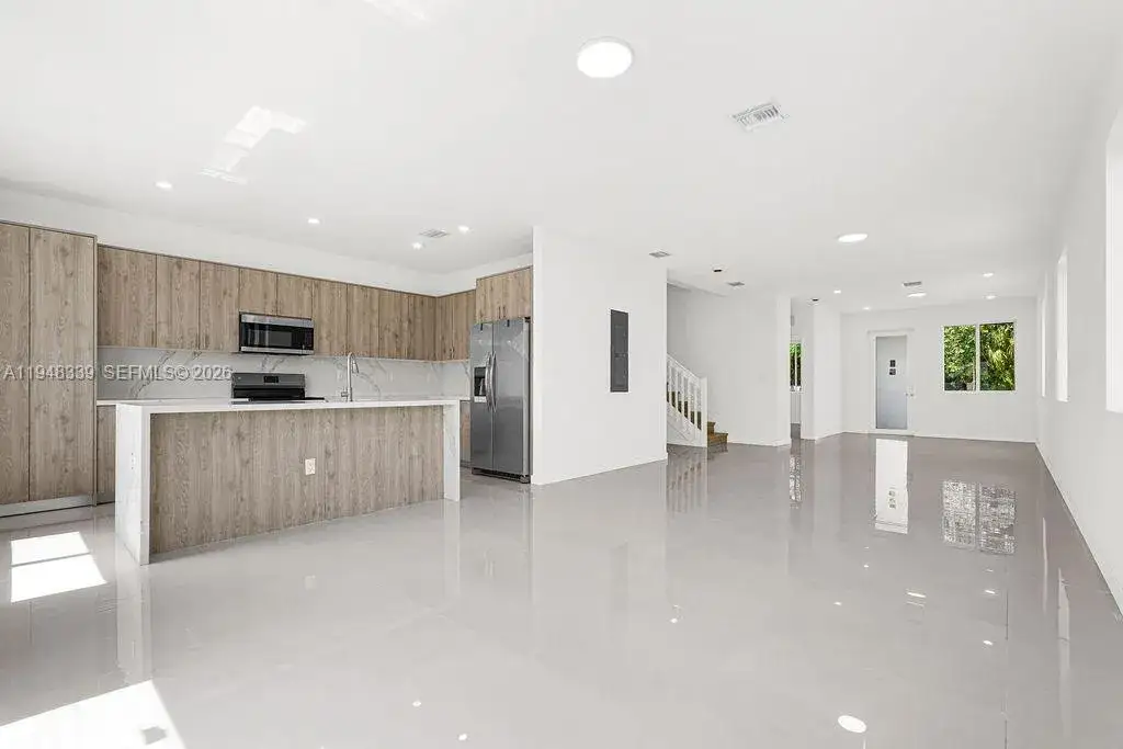 5 bedroom 4 bath Residential Lease for rent at 22425 SW 125th Ave # 19A, Miami FL 33170