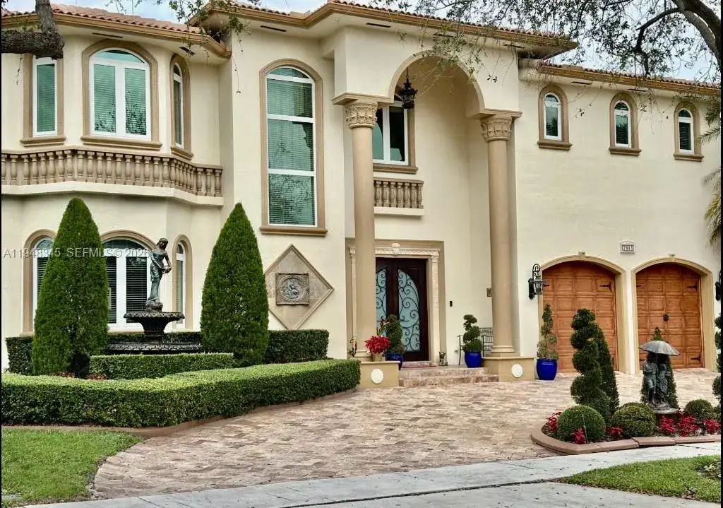 6 bedroom 5 bath Residential for sale at 7851 NW 166th Ter, Miami Lakes FL 33016