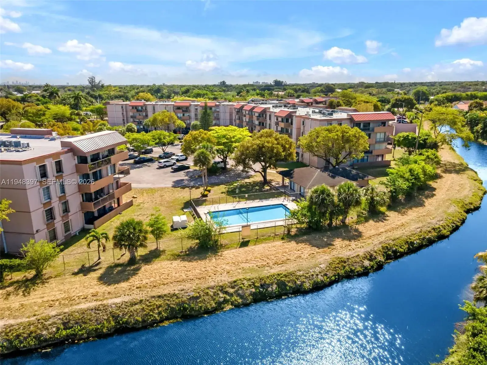 2 bedroom 2 bath Residential for sale at 5900 SW 127th Ave # 3101, Miami FL 33183