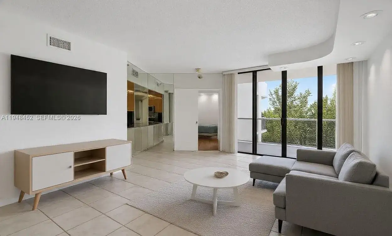 2 bedroom 2 bath Residential for sale at 20281 E Country Club Dr # 405, Aventura FL 33180