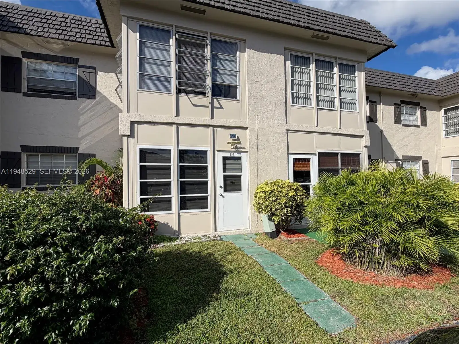 1 bedroom 1 bath Residential for sale at 5620 SW 3rd Pl # 114, Margate FL 33068