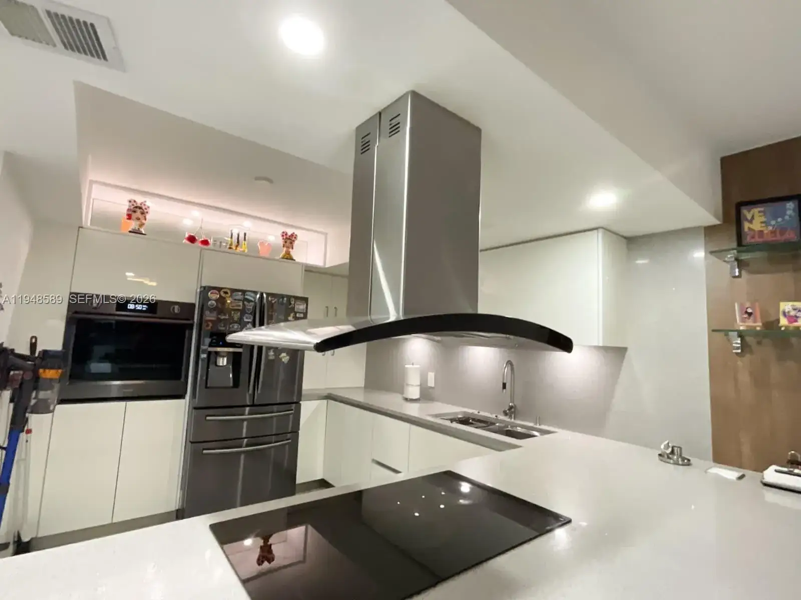 1 bedroom 1 bath Residential for sale at 1301 NE Miami Gardens Dr # 501W, Miami FL 33179