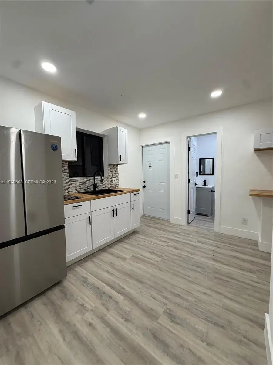 1 bedroom 1 bath Residential Lease for rent at 5413 SW 23rd St # 3, West Park FL 33023