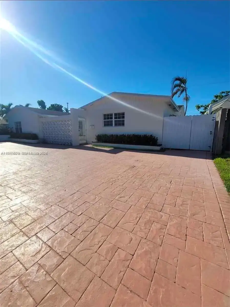 4 bedroom 1 bath Residential Lease for rent at 12305 SW 42nd St, Miami FL 33175