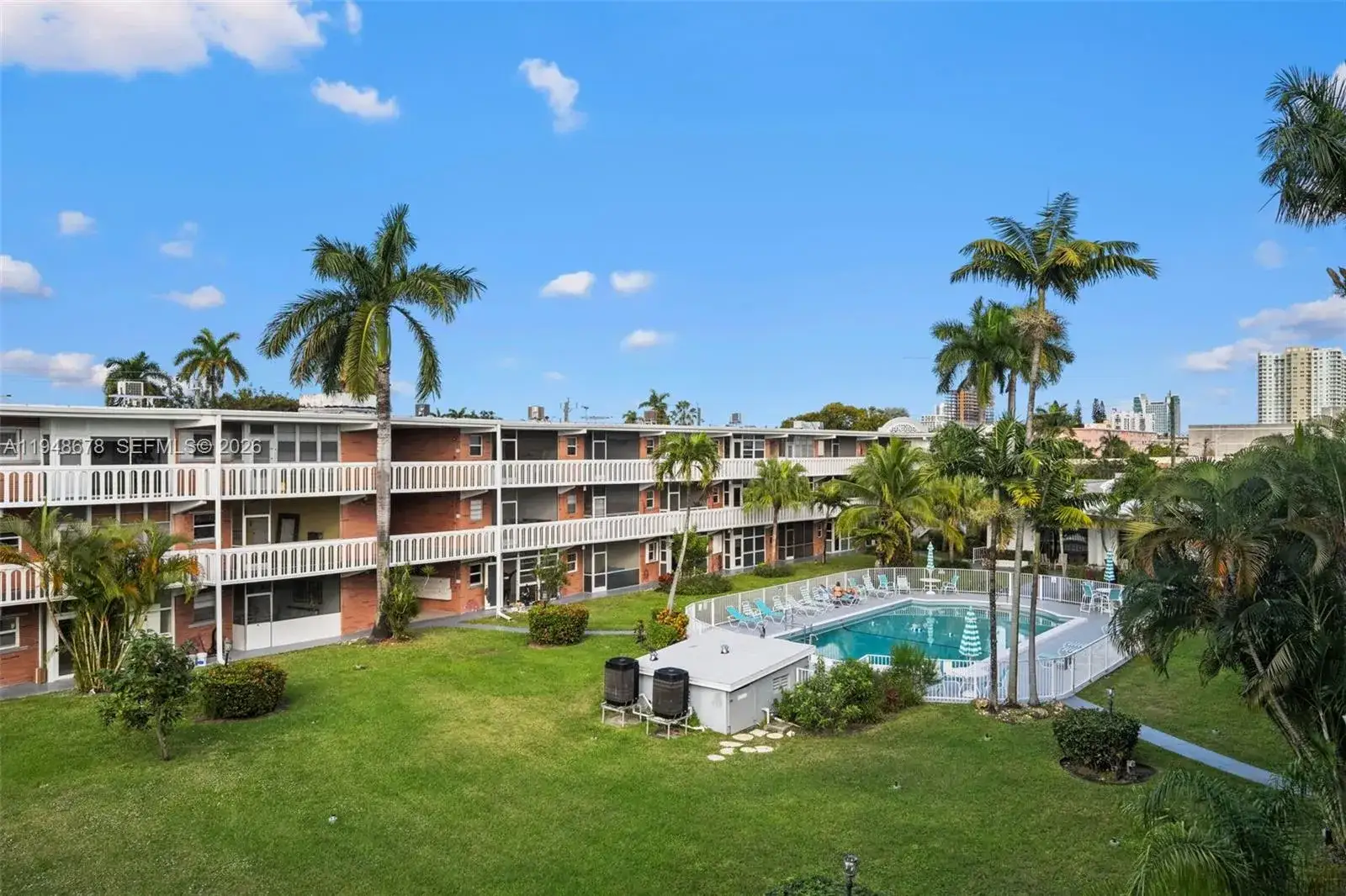 1 bedroom 1 bath Residential for sale at 141 NE 10th Ave # 26C, Hallandale Beach FL 33009