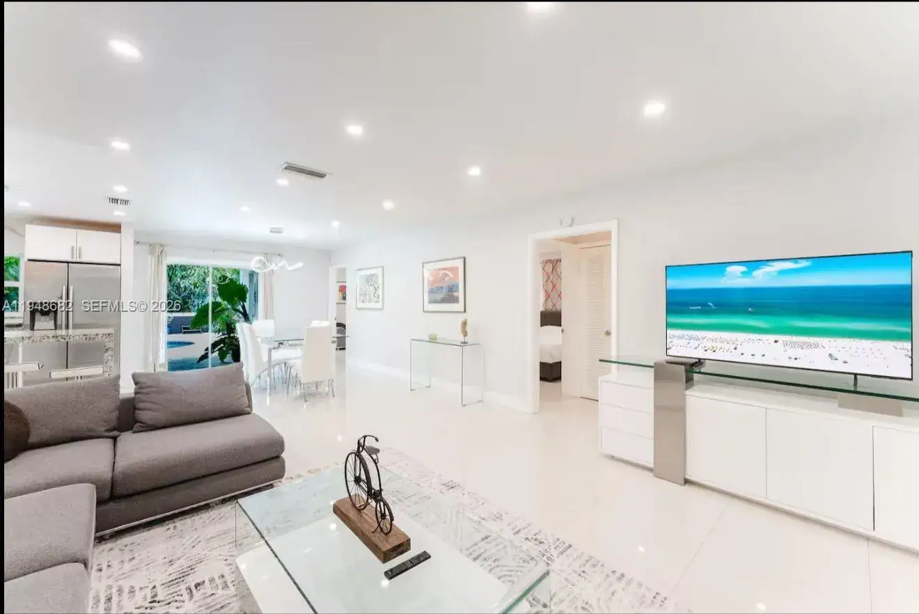 4 bedroom 2 bath Residential Lease for rent at 4017 Monroe St # 0, Hollywood FL 33021