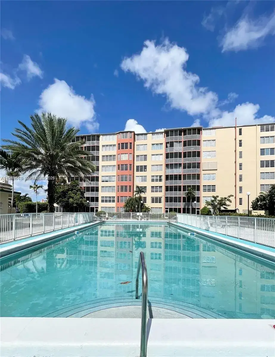 2 bedroom 1 bath Residential for sale at 1780 NE 191st St # 2, Miami FL 33179