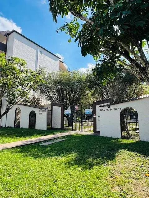 2 bedroom 2 bath Residential for sale at 1950 W 54th St # 302, Hialeah FL 33012