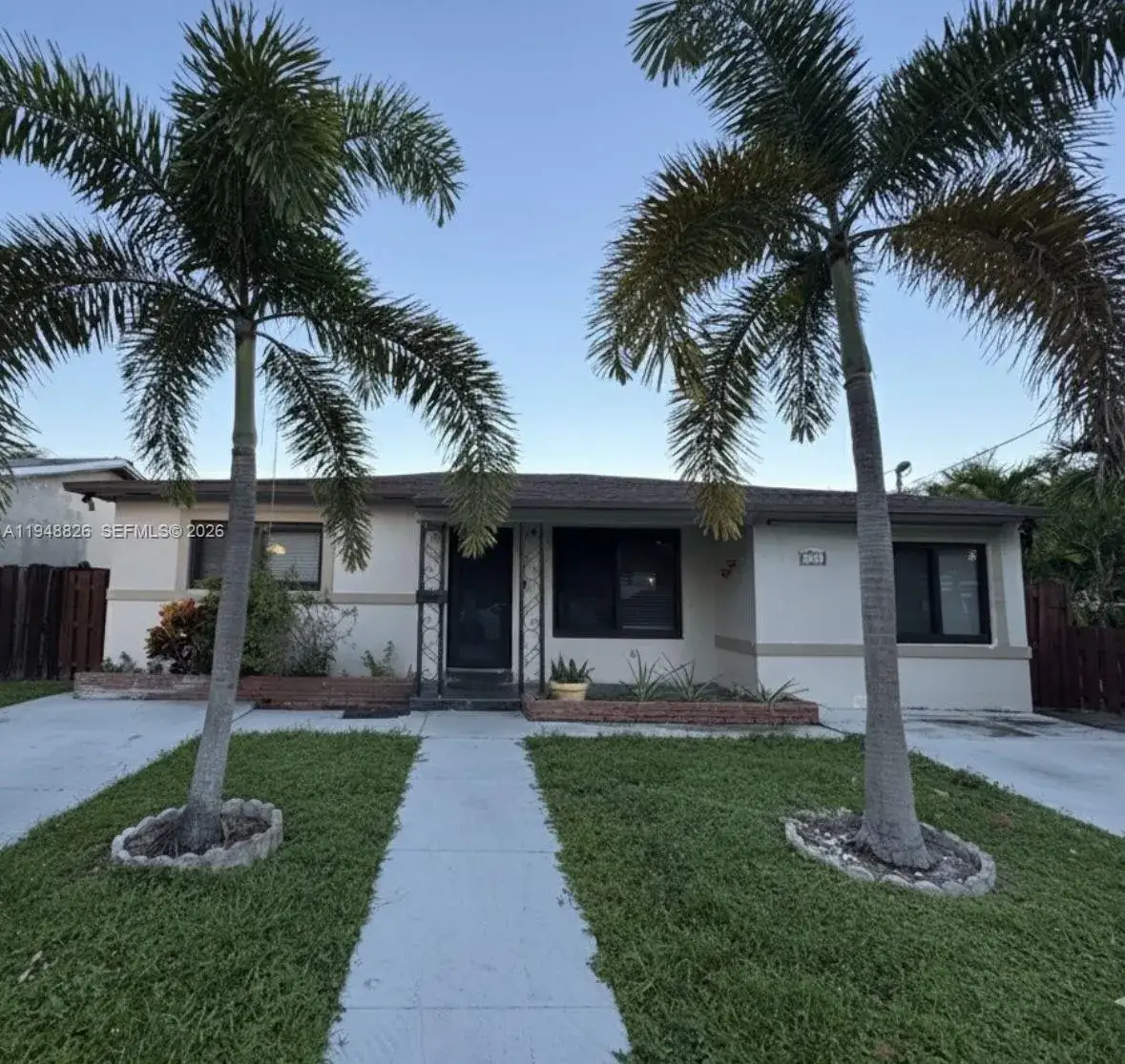 2 bedroom 1 bath Residential Lease for rent at 117 NE 2nd Ter, Hallandale Beach FL 33009