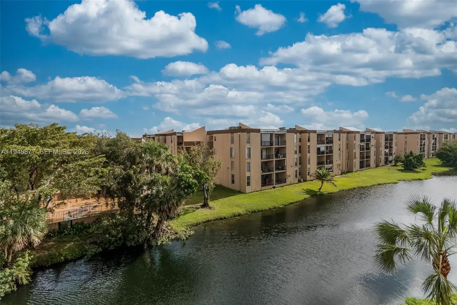 2 bedroom 2 bath Residential for sale at 8895 Fontainebleau Blvd # 407, Miami FL 33172