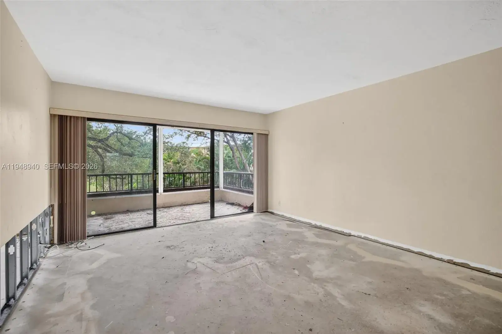2 bedroom 2 bath Residential for sale at 6060 S Falls Cir Dr # 306, Lauderhill FL 33319