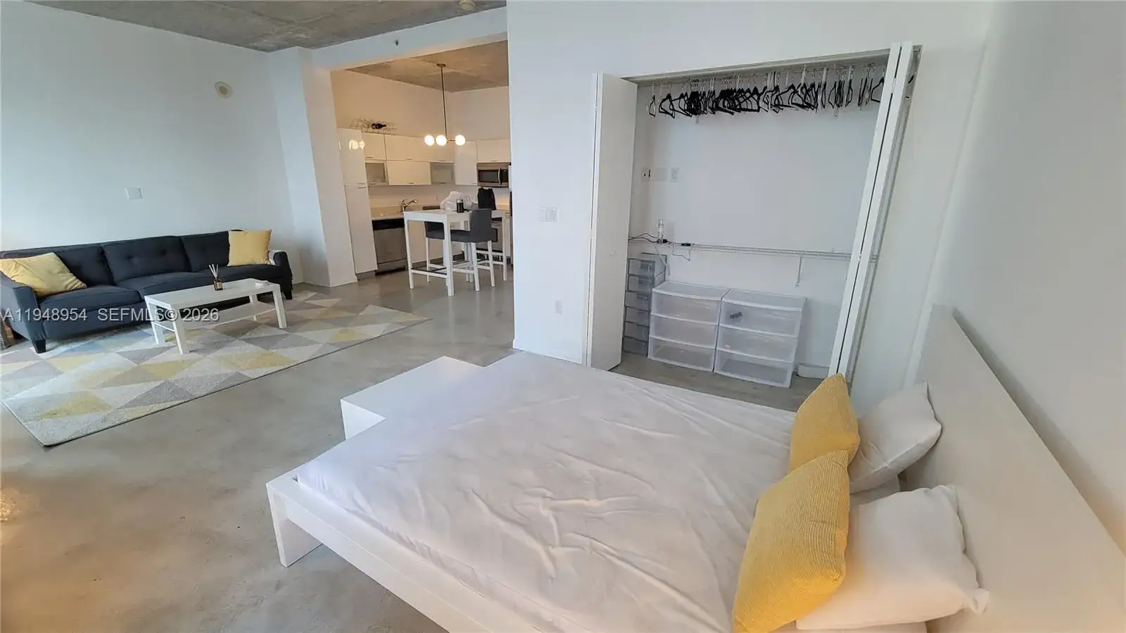 1 bedroom 1 bath Residential Lease for rent at 234 NE 3rd St # 1209, Miami FL 33132
