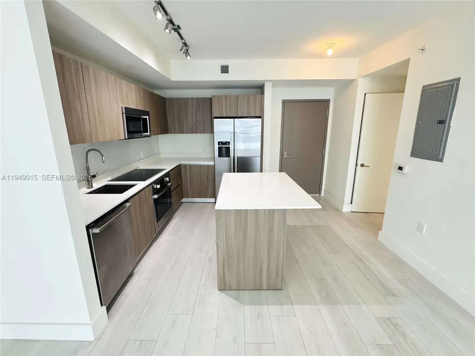 1 bedroom 1 bath Residential for sale at 201 SW 17th Rd # 603, Miami FL 33129