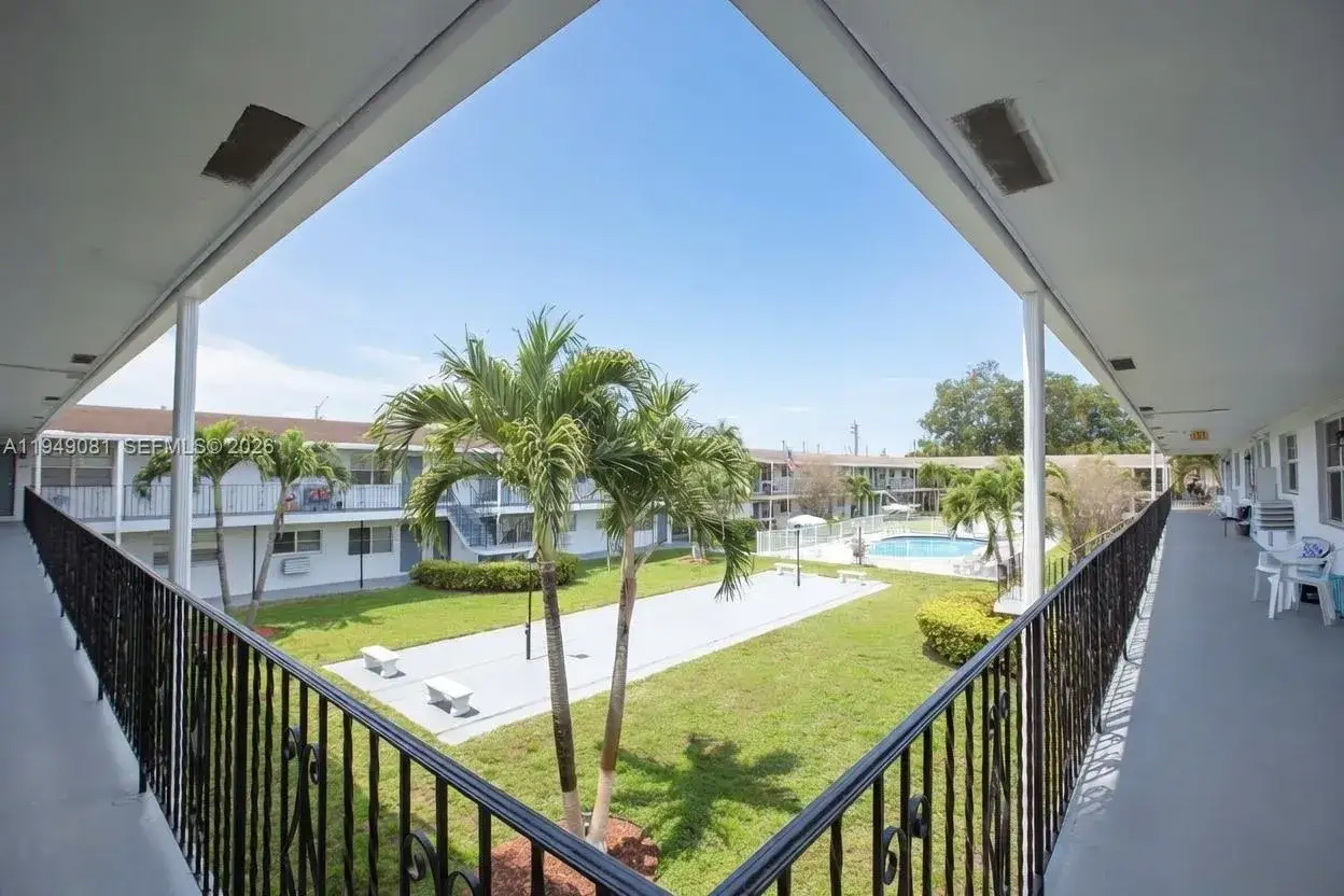 2 bedroom 1 bath Residential for sale at 7401 Pines Blvd # 222, Pembroke Pines FL 33024