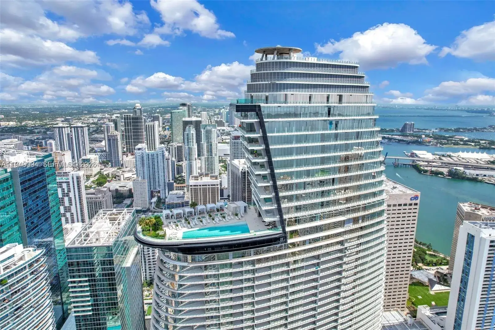 1 bedroom 1 bath Residential Lease for rent at 300 Biscayne Blvd Way # 2308, Miami FL 33131