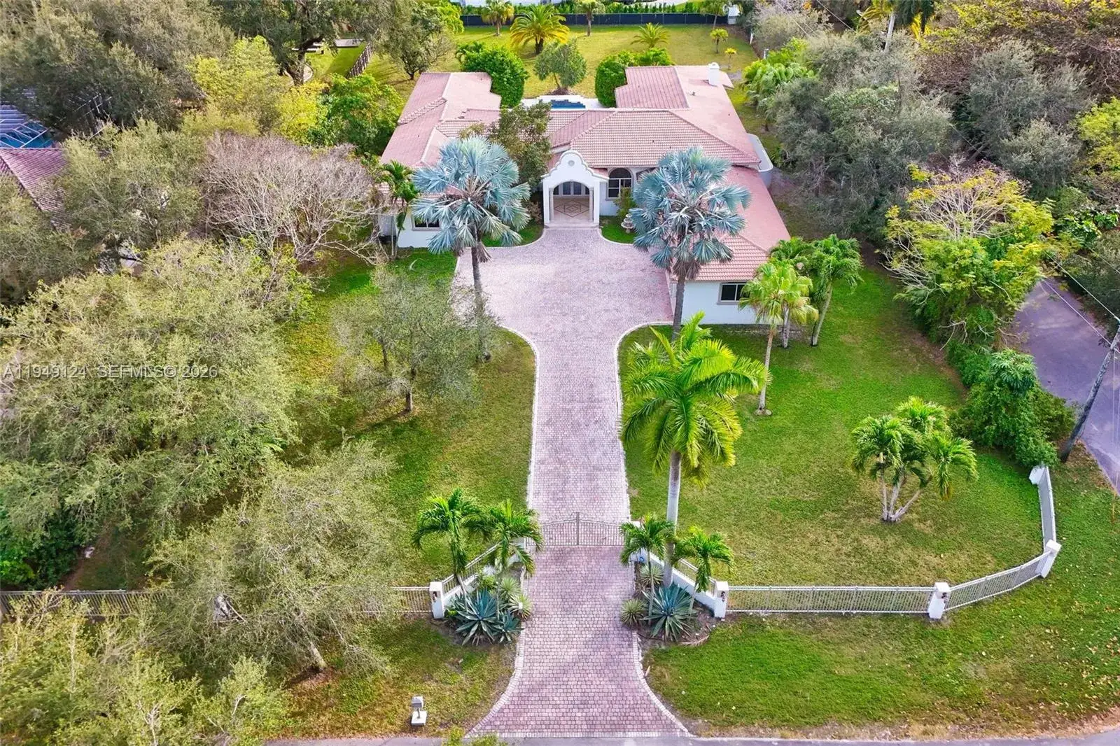 7 bedroom 6 bath Residential Lease for rent at 8480 SW 98th St, Miami FL 33156