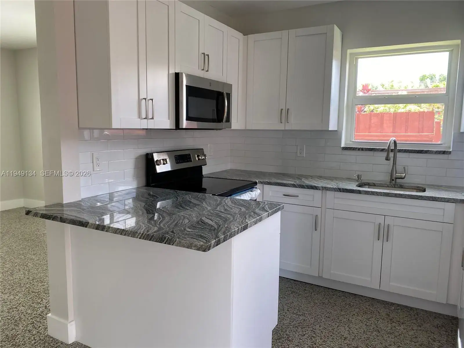 3 bedroom 2 bath Residential Lease for rent at 9435 SW 39th St, Miami FL 33165