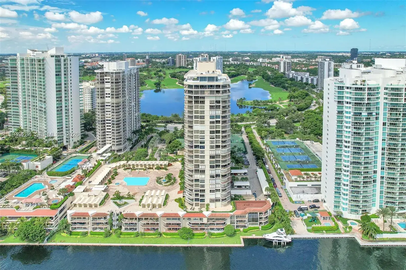3 bedroom 2 bath Residential for sale at 20191 E Country Club DR # 601, Aventura FL 33180