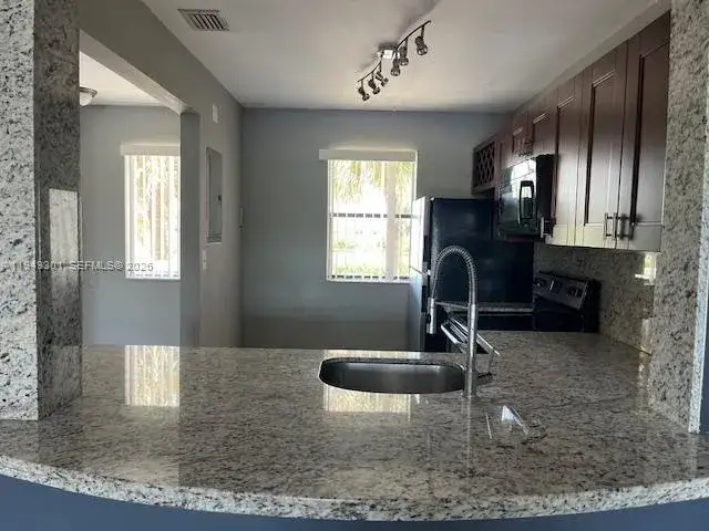 1 bedroom 1 bath Residential Lease for rent at 5200 NW 31st Ave # 34, Fort Lauderdale FL 33309