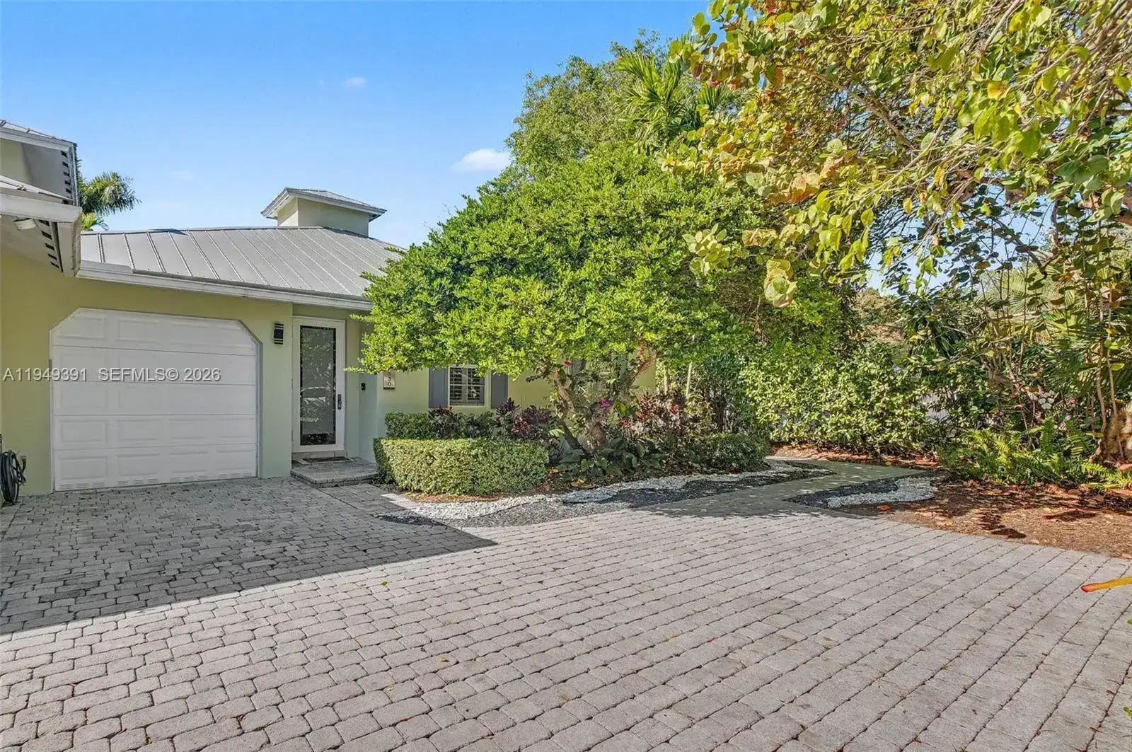 3 bedroom 2 bath Residential for sale at 10530 SW 77th Ave # 1, Pinecrest FL 33156