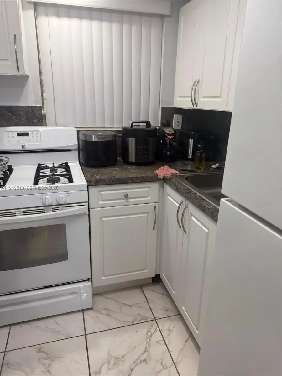 1 bedroom 1 bath Residential for sale at 350 E 21st St # 108, Hialeah FL 33010