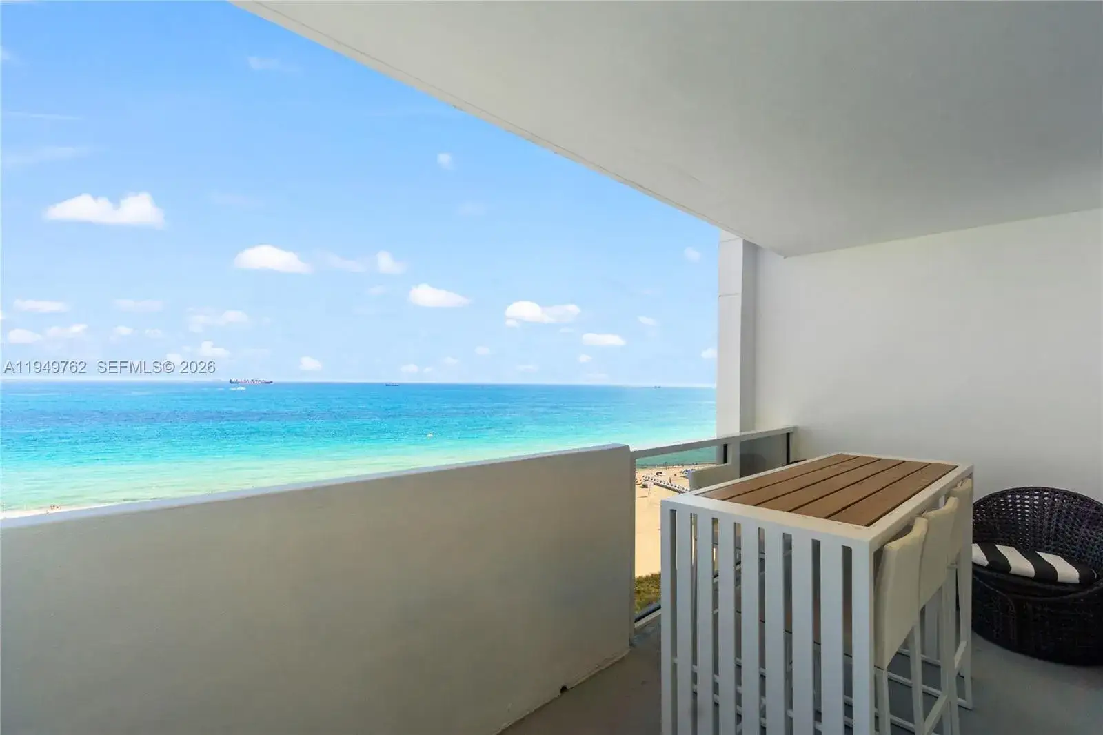 2 bedroom 2 bath Residential Lease for rent at 100 Lincoln Rd # 1447, Miami Beach FL 33139