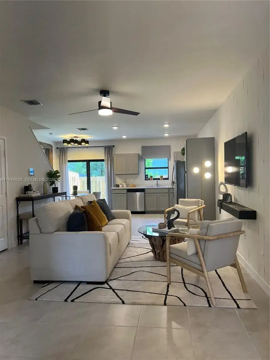 3 bedroom 3 bath Residential for sale at 417 NE 1st Dr, Florida City FL 33034