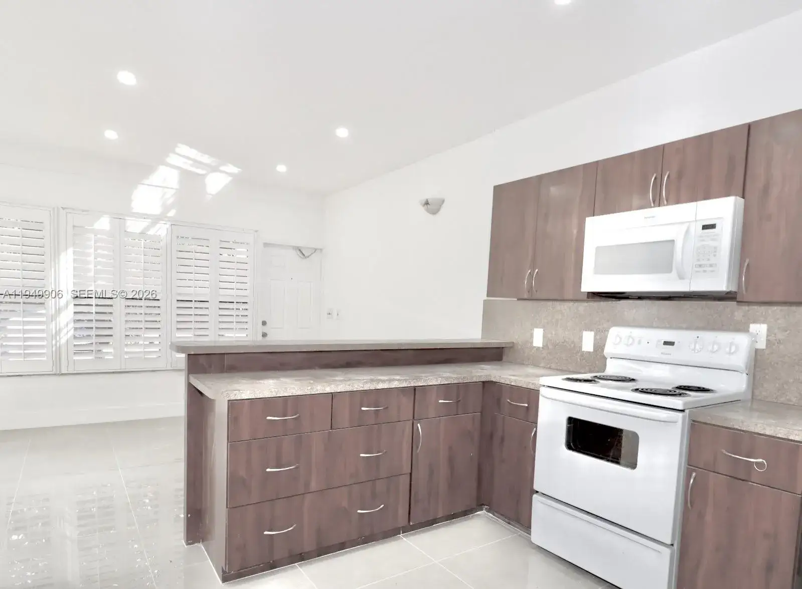 1 bath Residential Lease for rent at 2806 Taylor St # D, Hollywood FL 33020