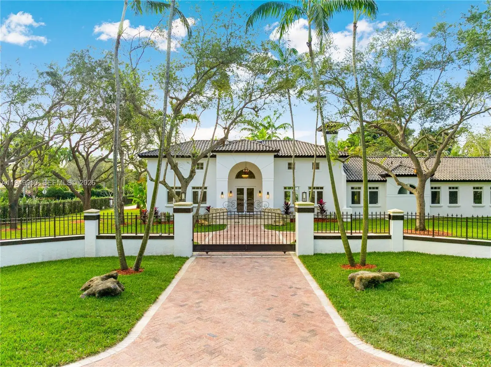 6 bedroom 6 bath Residential for sale at 6200 SW 130th Ter, Pinecrest FL 33156